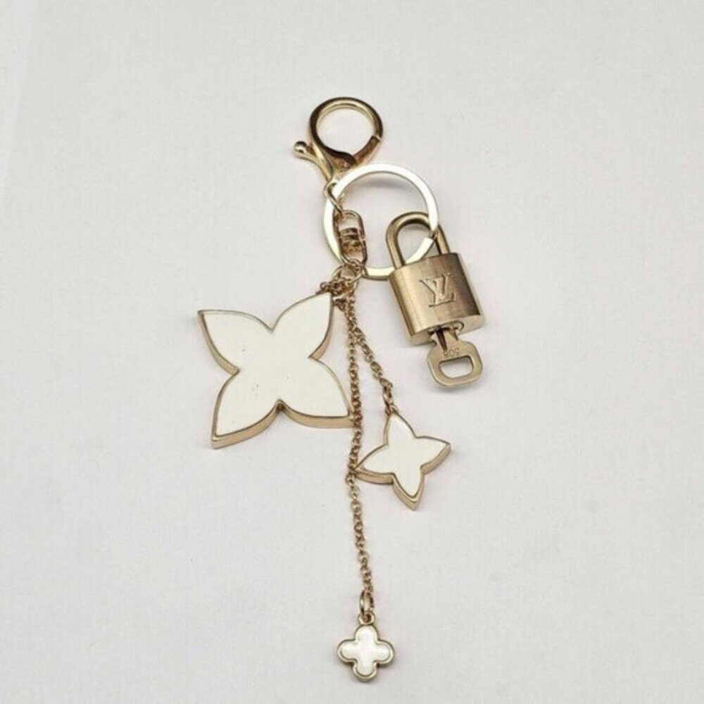 LV Authentic Gold Lock & Key 🔑 Luxury Bag Charm w/ Unbranded Flower Keychain - Picture 5 of 10
